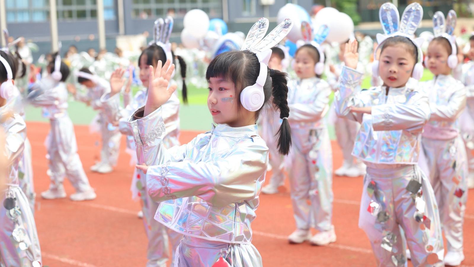 活力校园｜科技赋能体育 梦想点亮校园 港中大（深圳）附属天健小学2025秋季体育节开幕