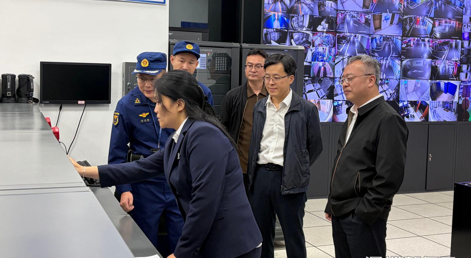 筑牢安全防线 深圳开展“十五运会”闭幕式夜间消防安全服务行动