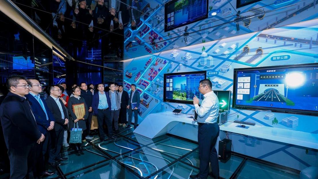 开源鸿蒙 圳见未来 开发者培训基地启用暨人才生态联盟成立大会举行