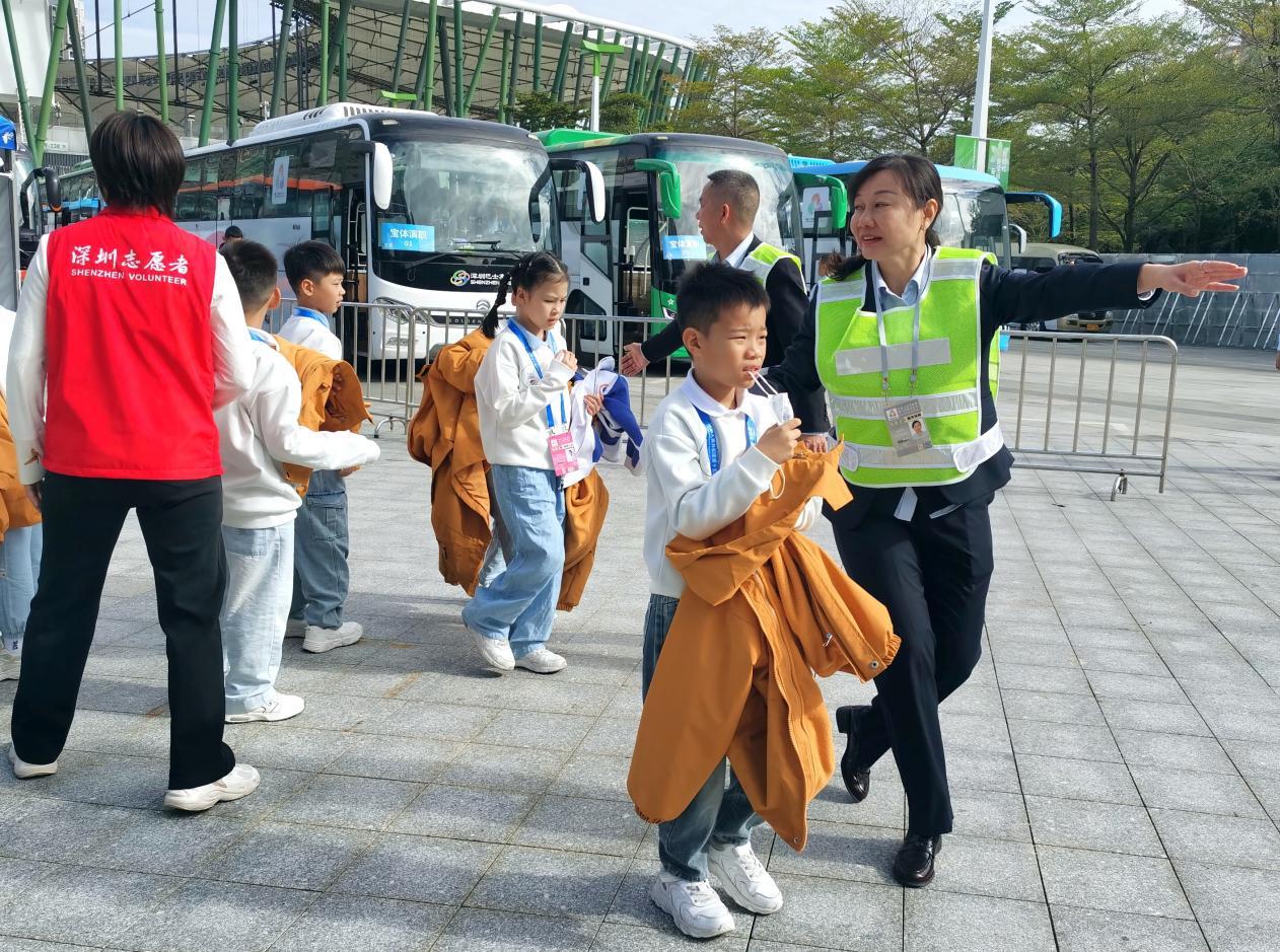 深圳巴士集团第二分公司圆满完成十五运会闭幕式交通保障工作