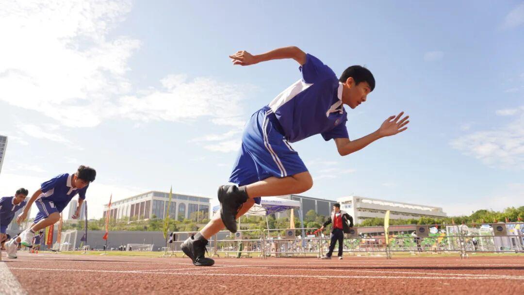 “奔跑吧！我们永不停歇！”一起围观深二外第十五届体育节高燃瞬间