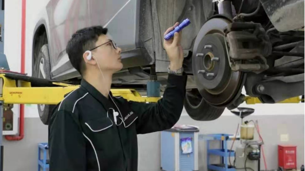 深圳“技客”故事 | 每一颗螺丝都有标准 维修专家王泽伟的工匠精神