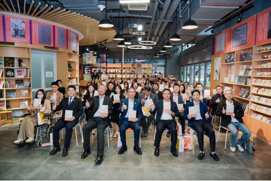 “世界怎么变，中国怎么走” ——郑永年学术编年图片展暨《对话郑永年》新书首发式在港中大（深圳）举行