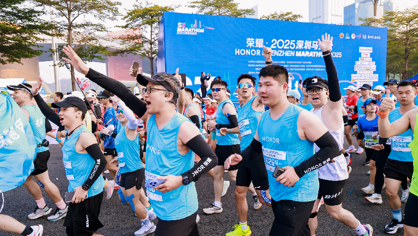 四年深耕铸标杆！荣耀以AI生态解锁深圳马拉松“科技 + 体育”新范式