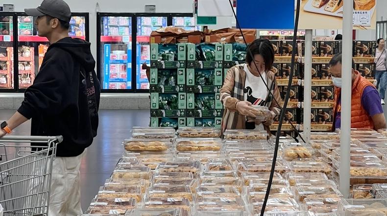 麻薯盒内惊现活鼠，山姆开展核查并致歉！记者调查：涉事店麻薯销售正常