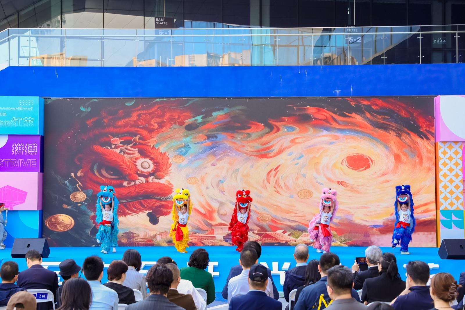 醒狮表演图.jpg 醒狮表演图.jpg