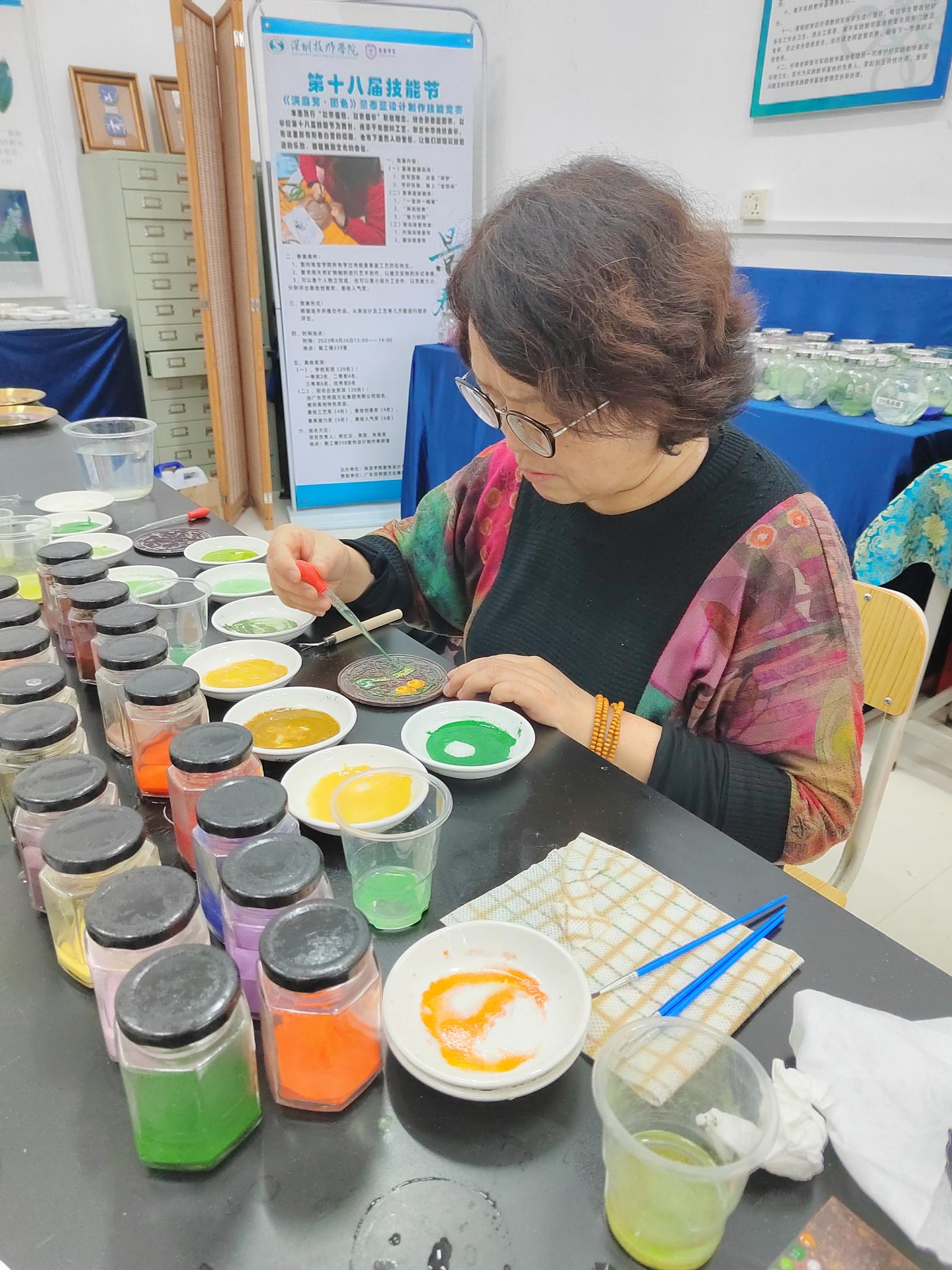 最美手艺人|郭红云：掐丝为界 点蓝无疆