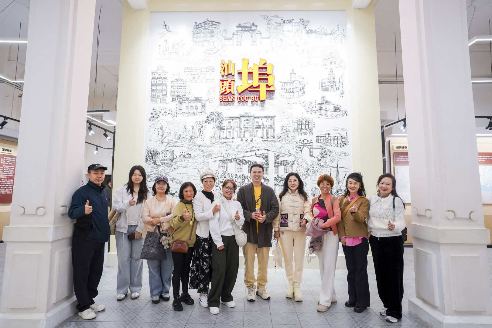 图7 考察汕头开埠文化陈列馆.jpg