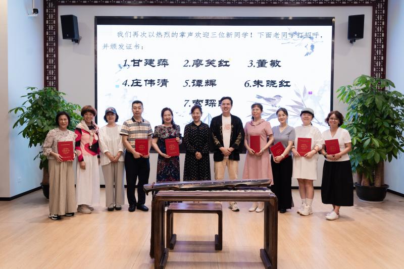 图2 李月副校长出席古琴开班仪式.jpg