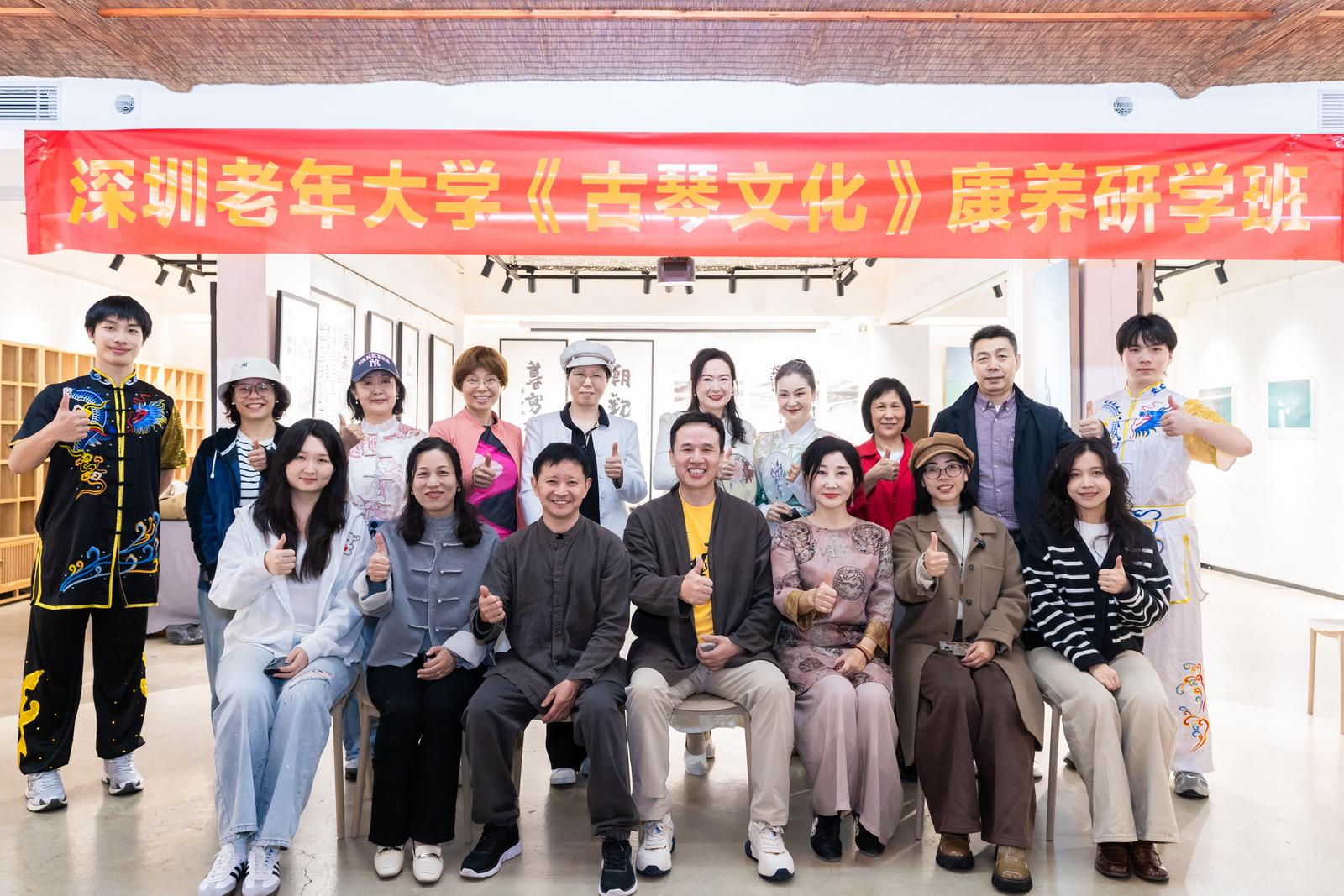 图6 高桂荣大师与游学班合影.jpg