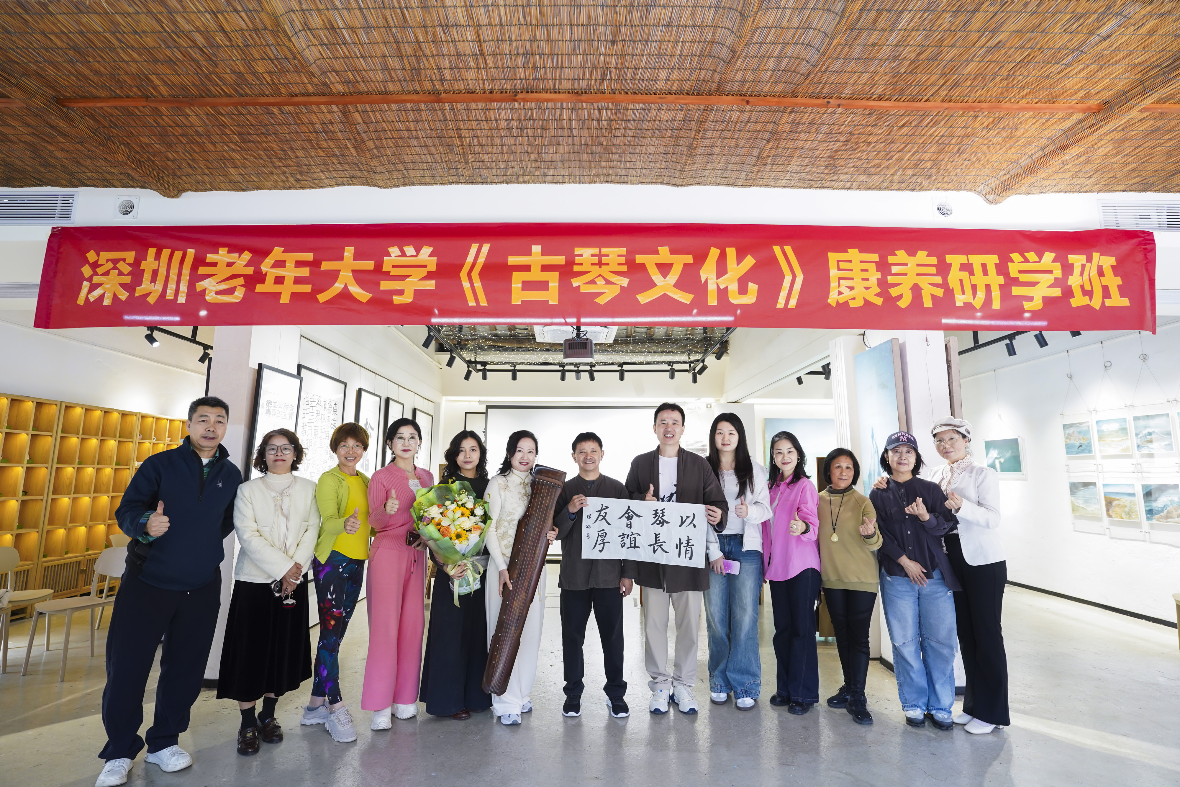 图14 学员索琛皓即兴挥毫《与琴会友》.jpg