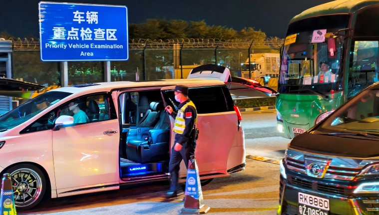 日均30万人次 皇岗、福田口岸迎来出入境客流高峰 这些时段“人多多”