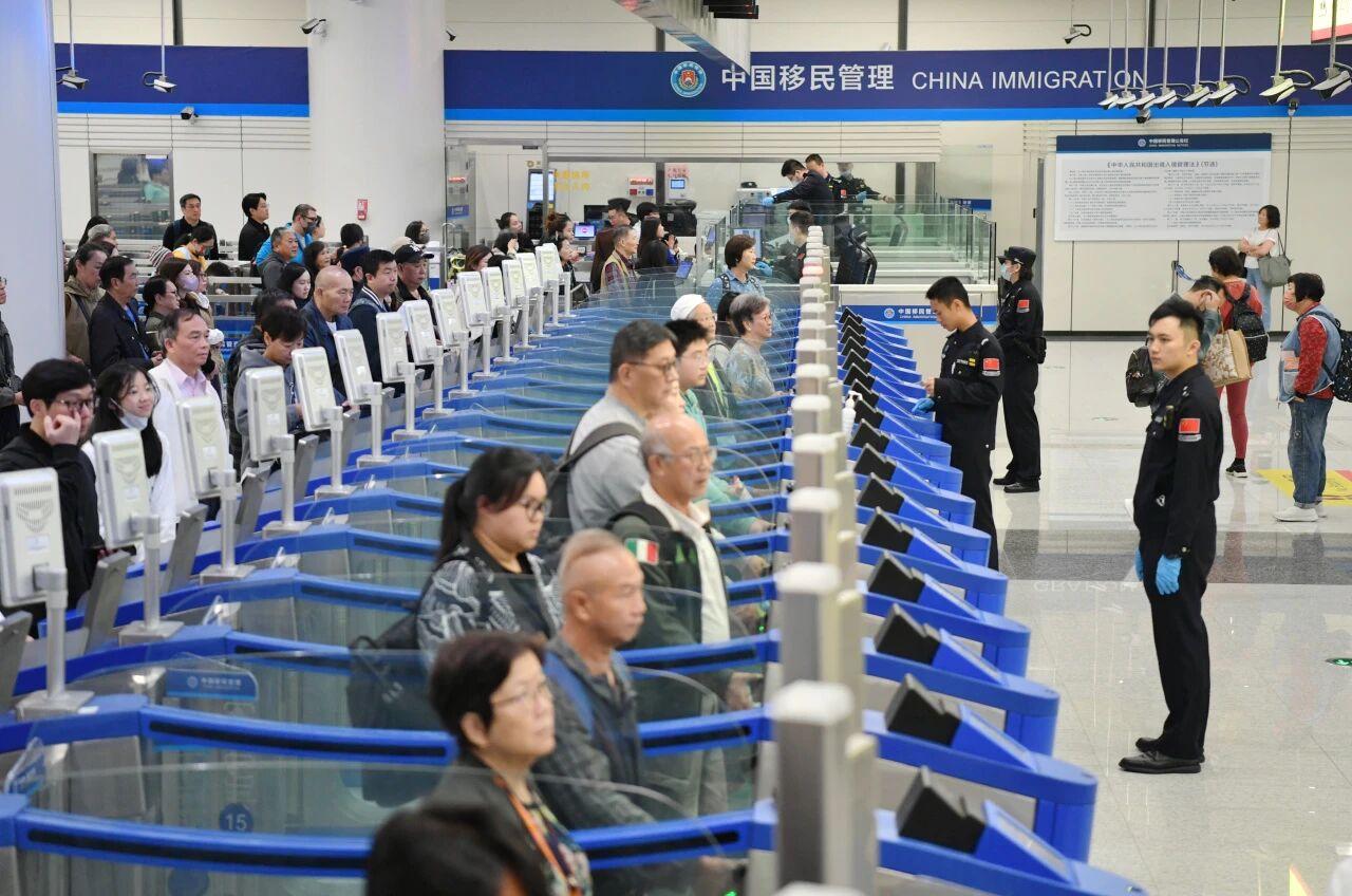 莲塘边检站年度出入境查验量首破3000万 助力湾区融合提速