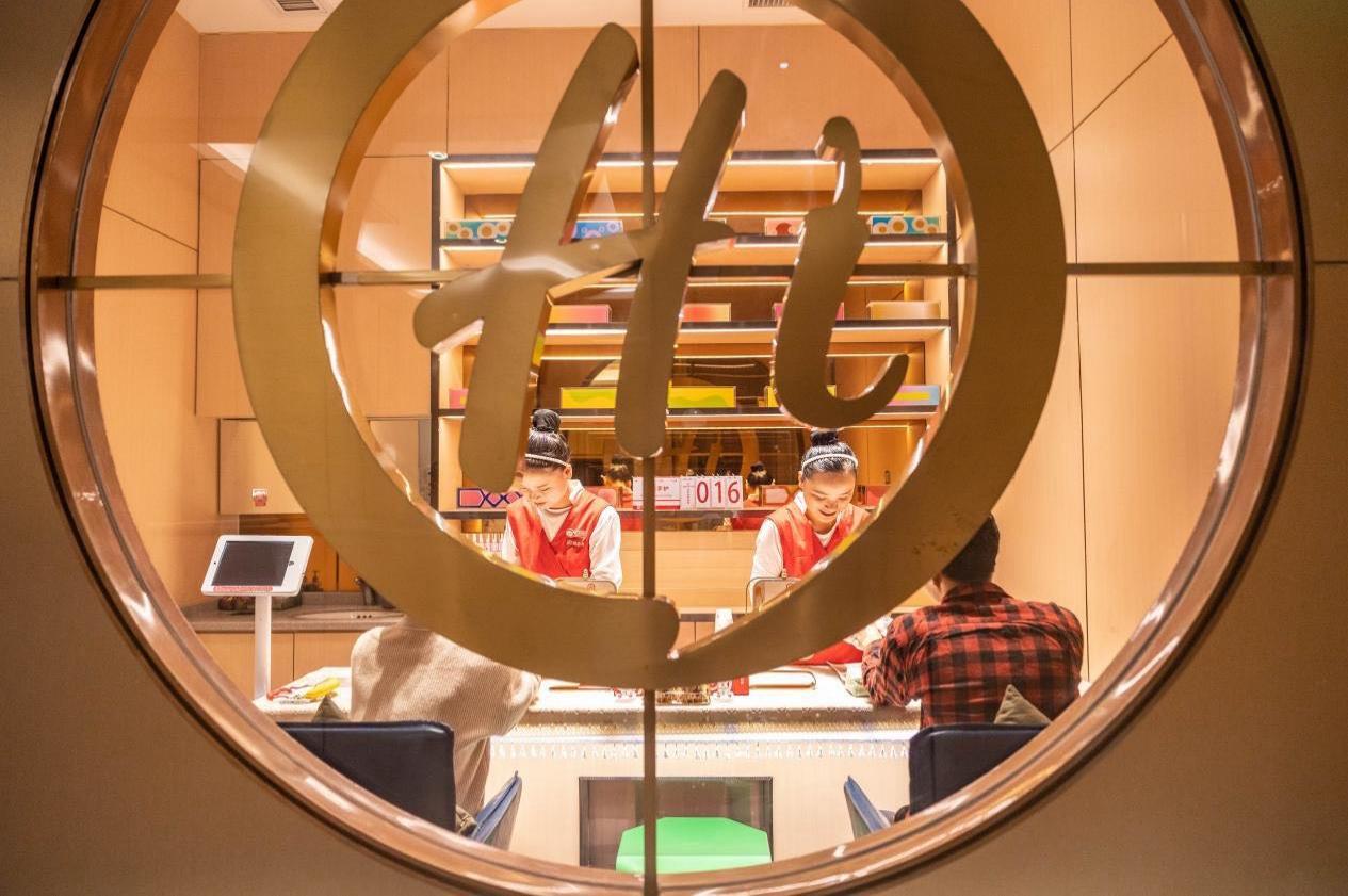 跨年火锅热度走高，海底捞跨年两日订餐量超40万桌