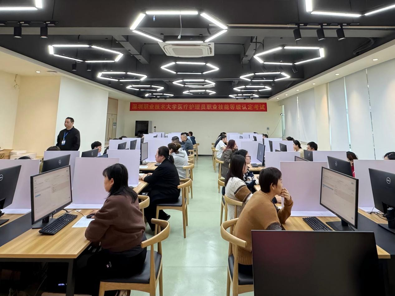 深圳首批医疗护理员“持证上岗”，高层次学历报考者超六成