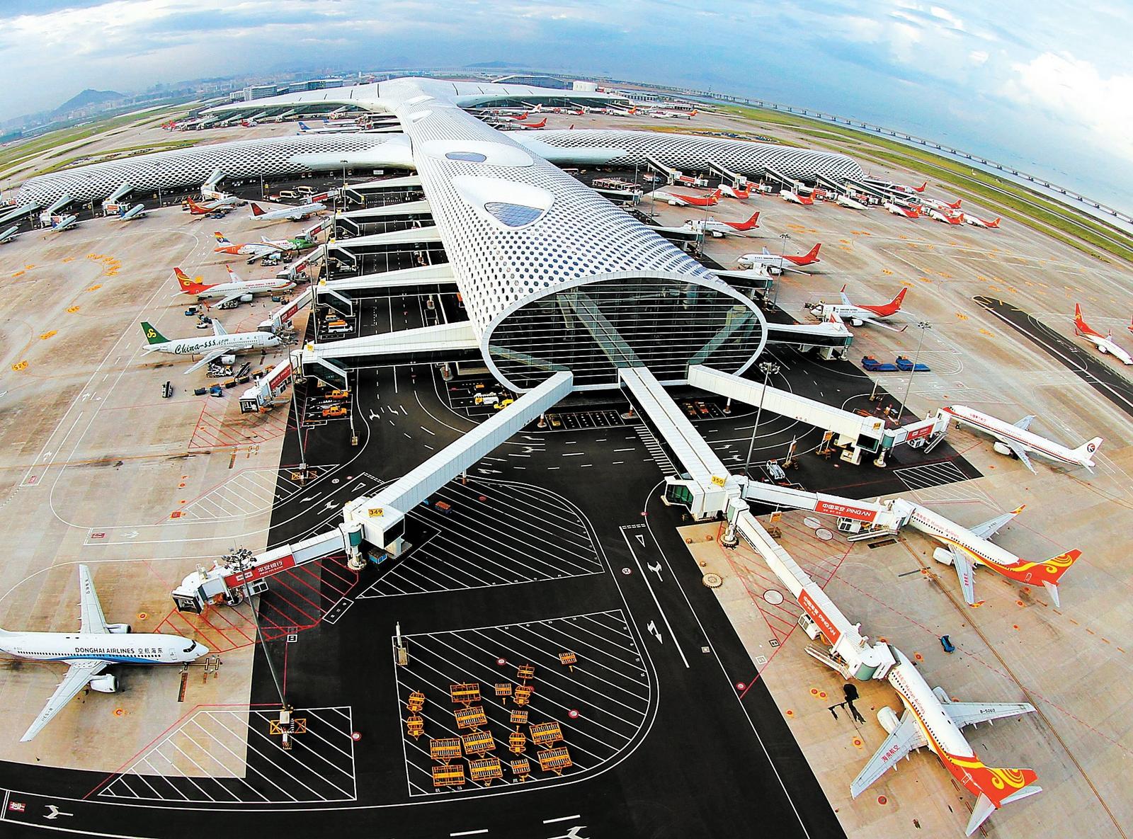 2025年深圳机场国际航线和客货吞吐量齐创新高 深圳港集装箱和LNG加注量齐破纪录