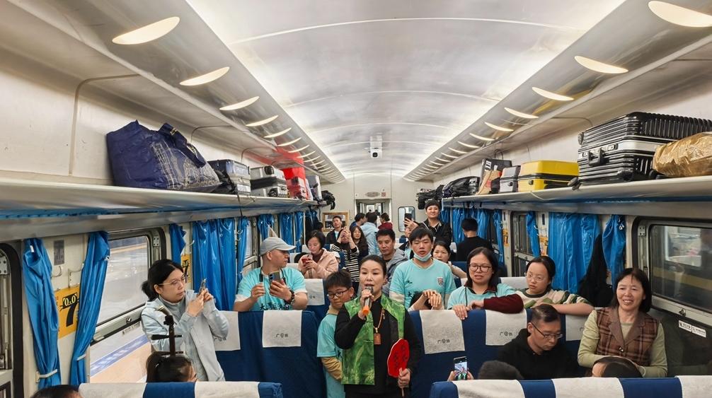 Y888次启程 粤港澳大湾区2026年首趟“湘超”球迷专列驶出深圳