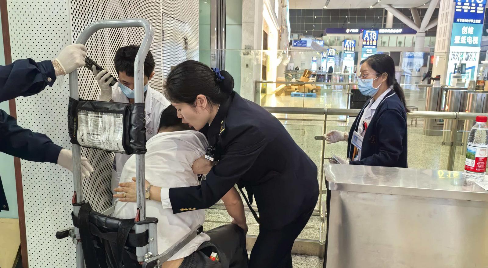 深圳北站，​元旦旅程里的“驿站微光”