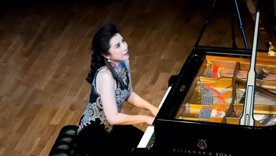 “钢琴女诗人”郑慧：在黑白键中感受李斯特《钟声》和东方音乐的含蓄悠远