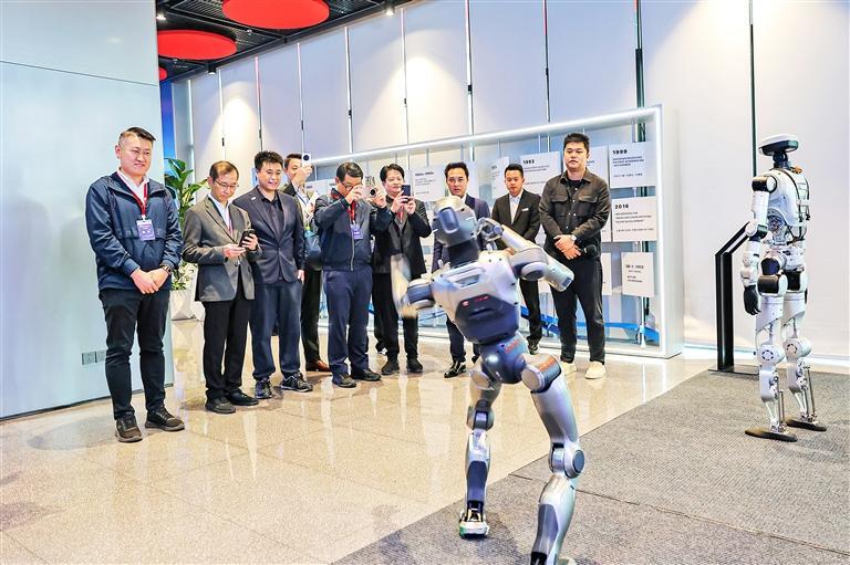 香港议员走进前海 共话深港合作发展新机遇_深圳新闻网
