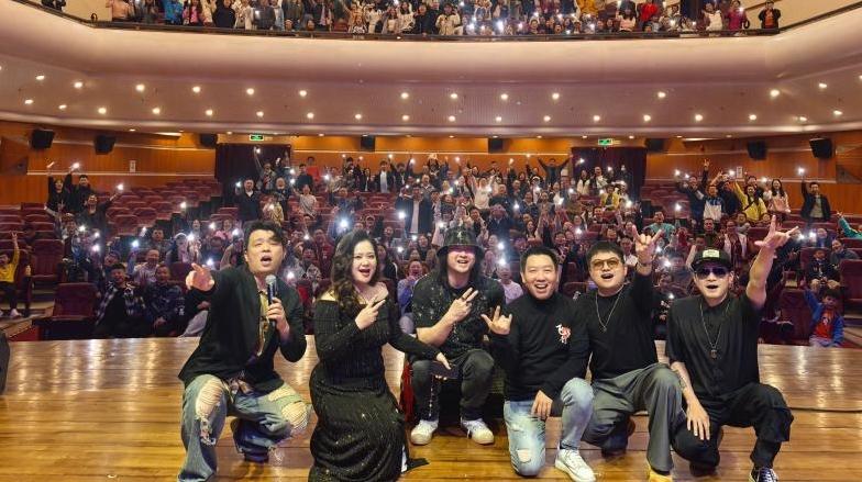 致敬时代之音：不插电音乐会重现BEYOND“光辉岁月”