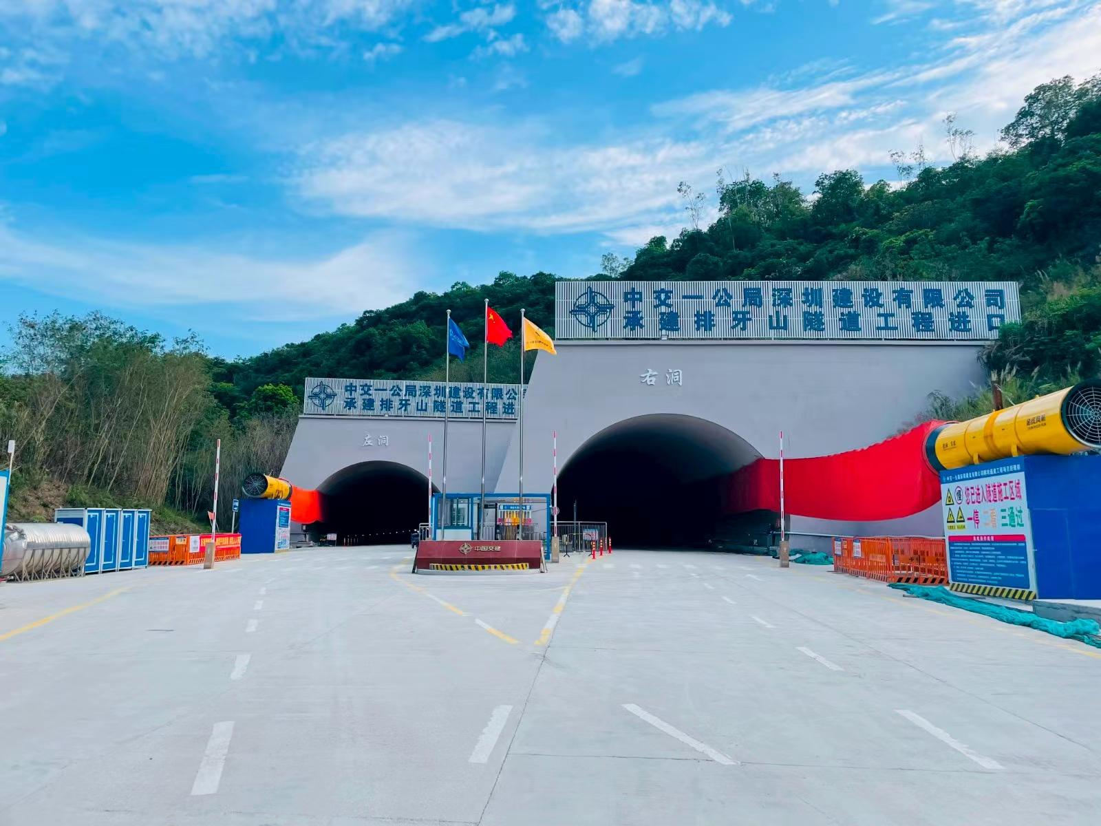 鹏坝通道工程右洞顺利贯通 大鹏旅游旺季交通拥堵有望缓解