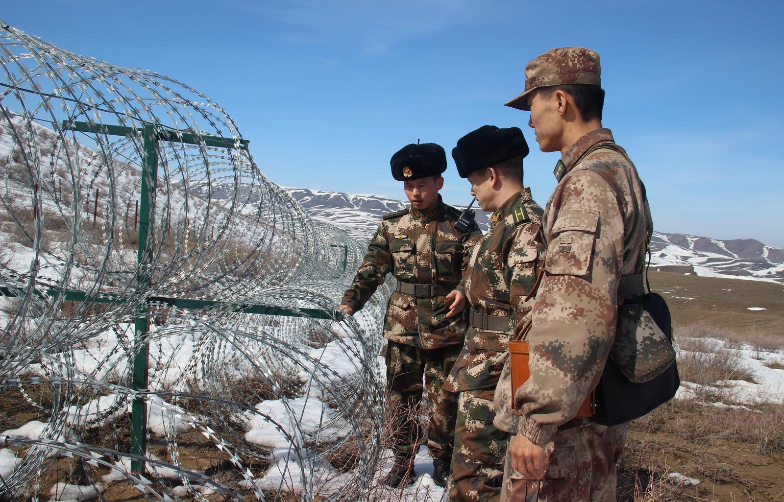 从巴尔鲁克山到落马洲：边检民警余章焕的国门守望