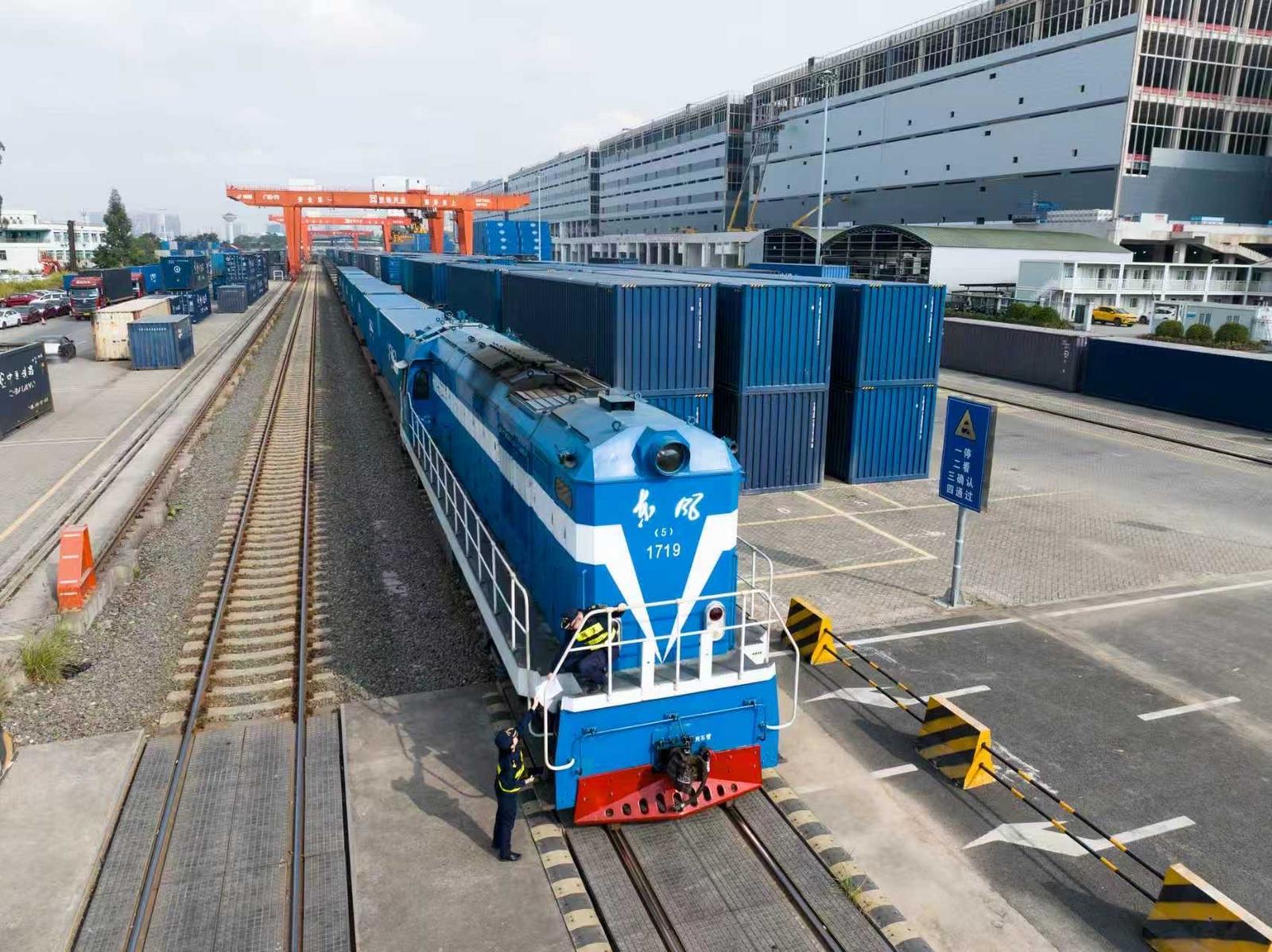 出口“33连冠”！深圳外贸4.55万亿元总额再创新高蝉联内地城市首位