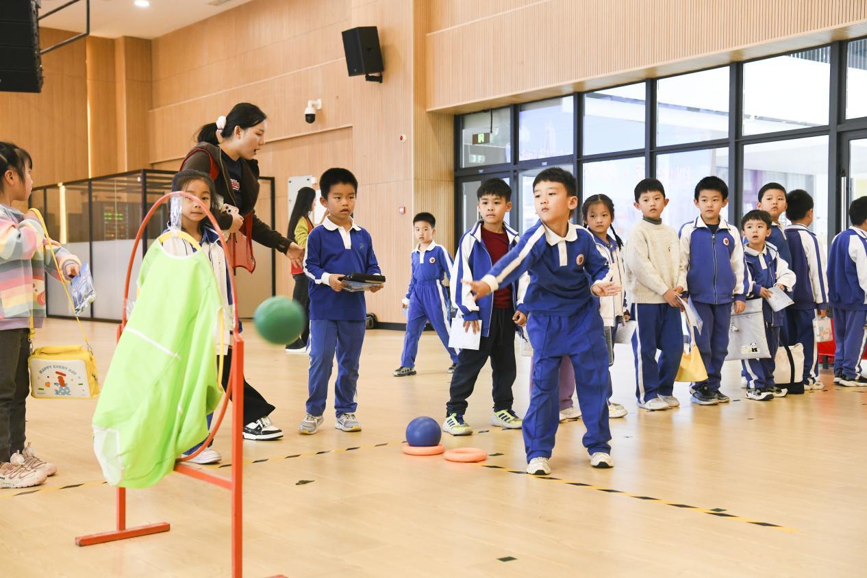 没有试卷的期末 港中深附属天健小学这样做