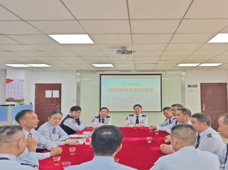 暖心微笑迎春运，专业服务护出行