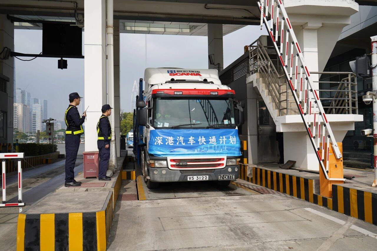 深圳综合保税区进出口首次突破万亿