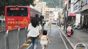 暖心等待入选年度十大正能量事件！深圳公交司机善举点亮城市文明之光