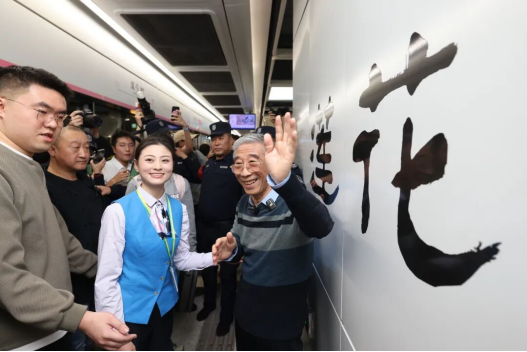 一场圆梦之旅、一片纳凉天地深圳地铁两则佳话入选“年度十大正能量事件”