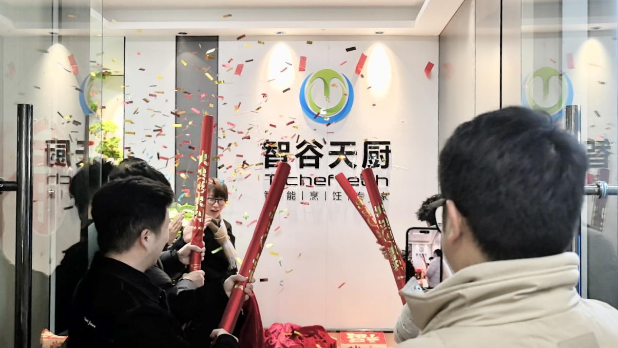 深企智谷天厨炒菜机器人落子重庆 为西部餐饮注入科技动能