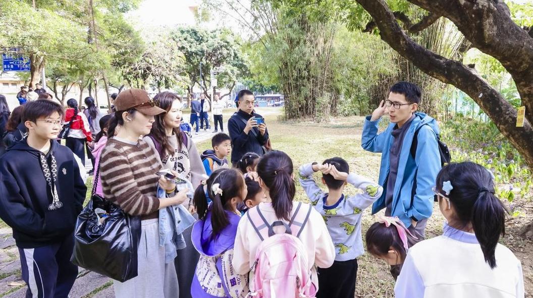 以足丈量读懂鹏城古树的故事 深圳市慈善会开展自然课堂公益活动