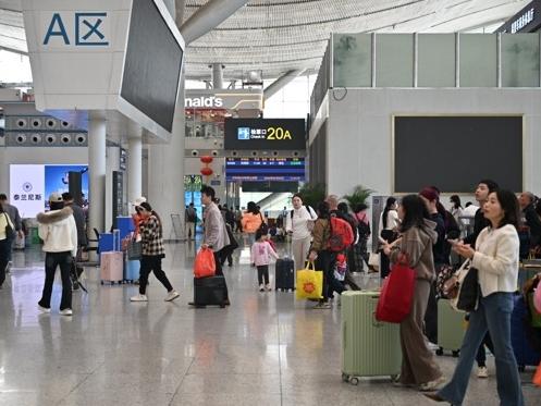 节前春运过半 深圳铁路到发旅客超410万人次