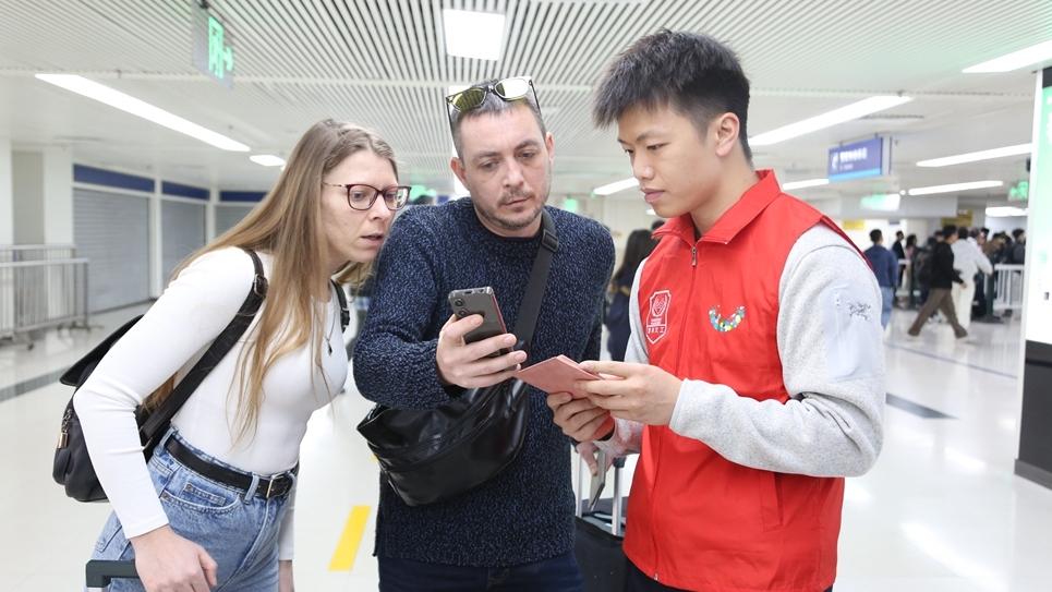 来广东过大年！春运首周超156万人次旅客经罗湖口岸出入境，同比增长28%