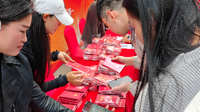 福气带回家，公益放心上：深圳福彩新春送福
