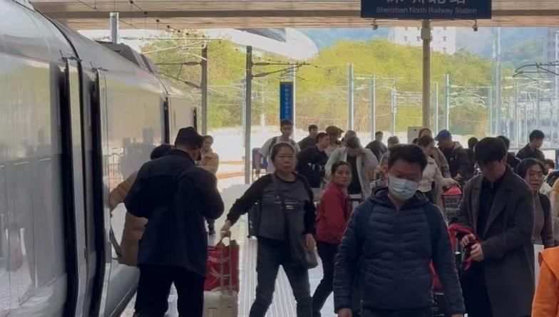 增开高铁延长地铁运营时间开通接驳专线 深圳全力保障广大旅客返深返岗