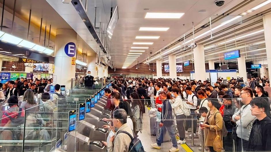 除夕至正月初七，皇岗、福田口岸迎送出入境人员逾158万人次