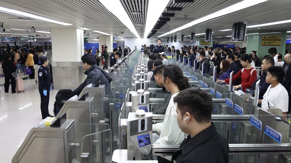 人气旺！春节假期，深圳边检总站查验719.8万人次中外人员出入境