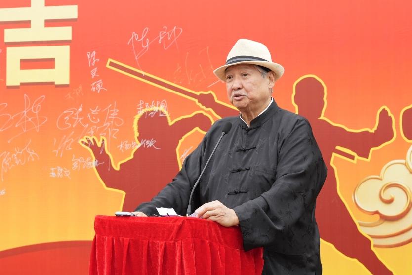 “洪大哥电影武术”项目启动 深圳娃随洪金宝体验武术与影视融合魅力
