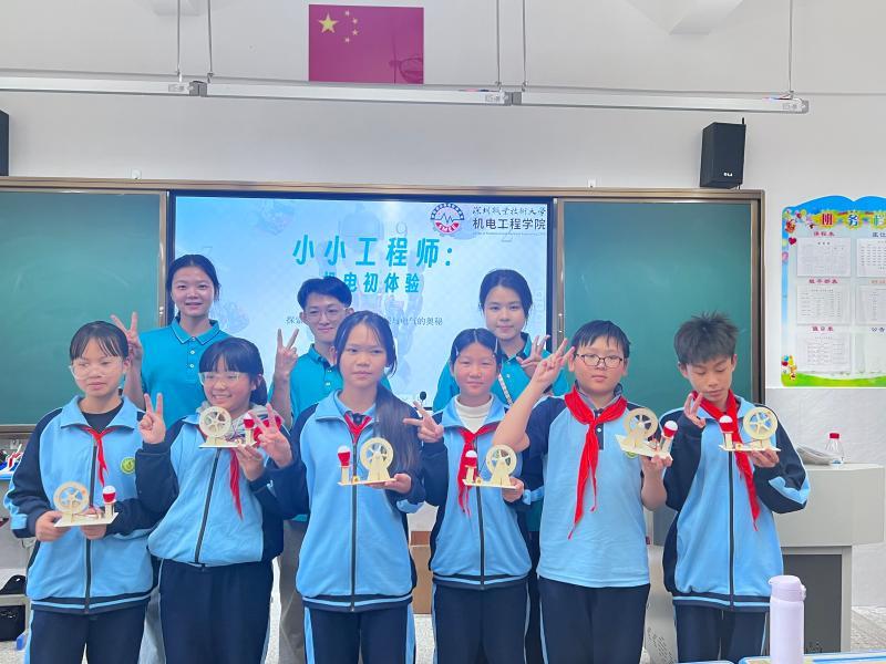 以专业赋能乡村教育，深职大机电学院“数智蓝图”突击队赴惠东县