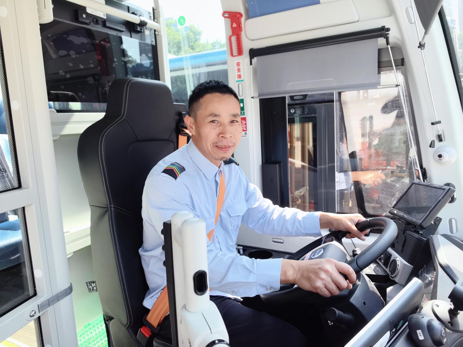 当手机失而复得：深圳巴士集团驾驶员捡获乘客遗失物品当天物归原主