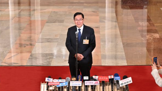 部长通道丨国务院国资委主任谈新兴产业发展 将在三方面持续加力