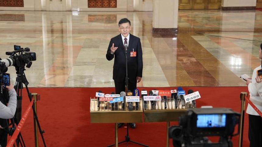 十四届全国人大四次会议首场“部长通道”集中采访活动举行