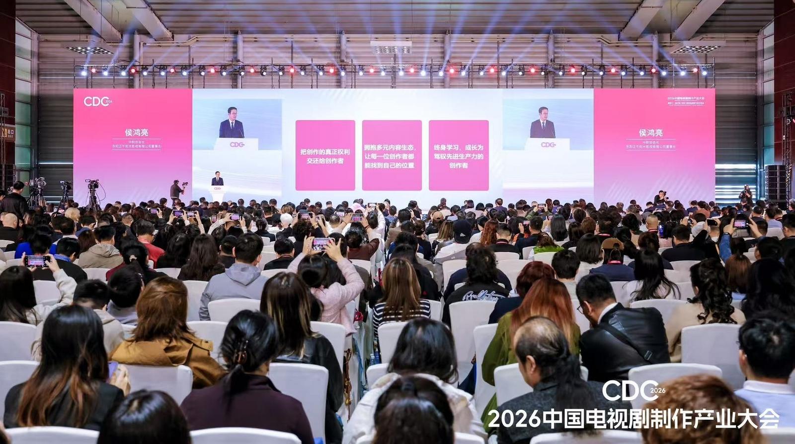 行业观察|AI浪潮冲击下的影视行业 如何守住人类创作的“护城河”