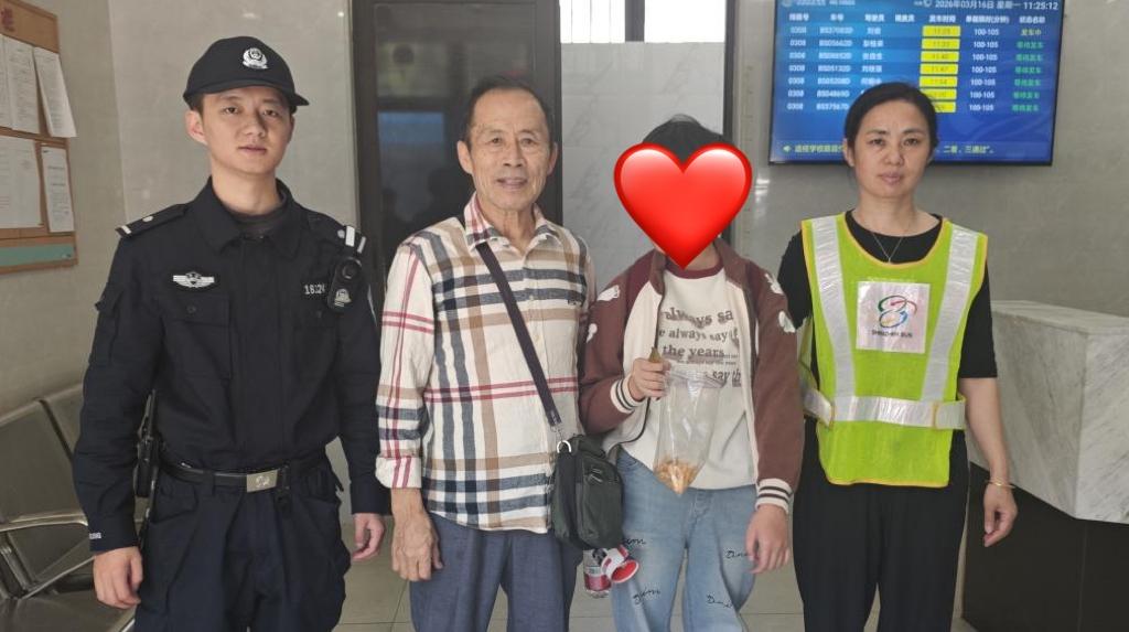深圳巴士集团捷运车队308线驾驶员暖心救助走失女童
