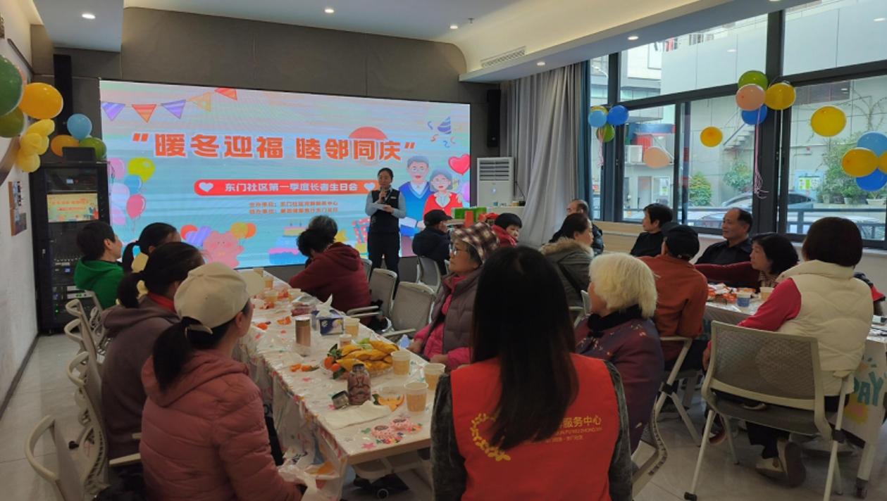 邮储银行深圳东门支行开展“暖冬迎福 睦邻同庆”消保宣传活动