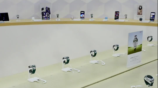 华为WATCH Ultimate 2 非凡探索旷野绿，获得2026深圳国际高尔夫展览会最佳产品设计奖